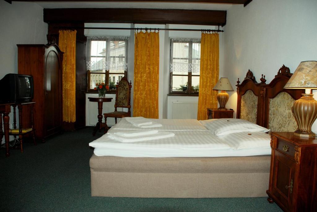 Hotel Zlaty Kohout Mlada Boleslav Bagian luar foto