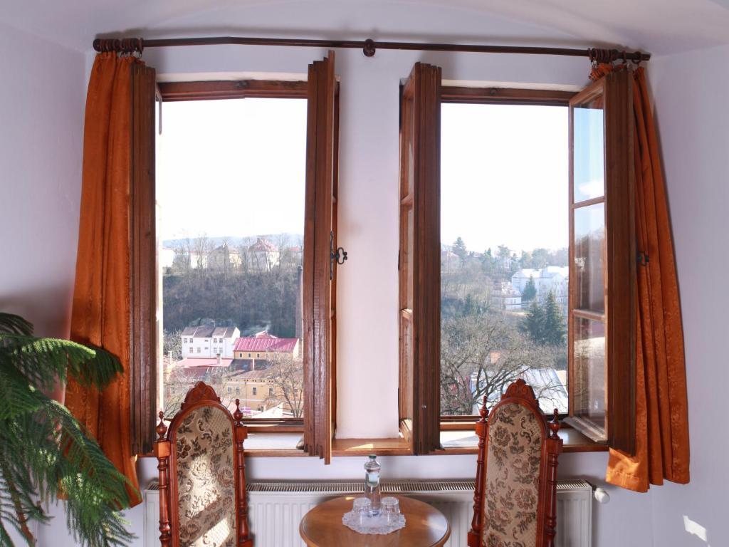 Hotel Zlaty Kohout Mlada Boleslav Bagian luar foto