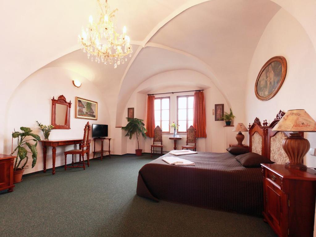 Hotel Zlaty Kohout Mlada Boleslav Bagian luar foto
