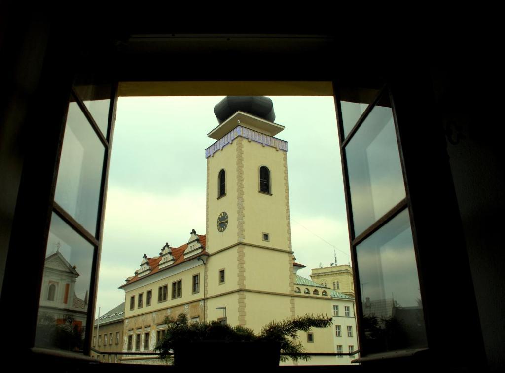 Hotel Zlaty Kohout Mlada Boleslav Bagian luar foto
