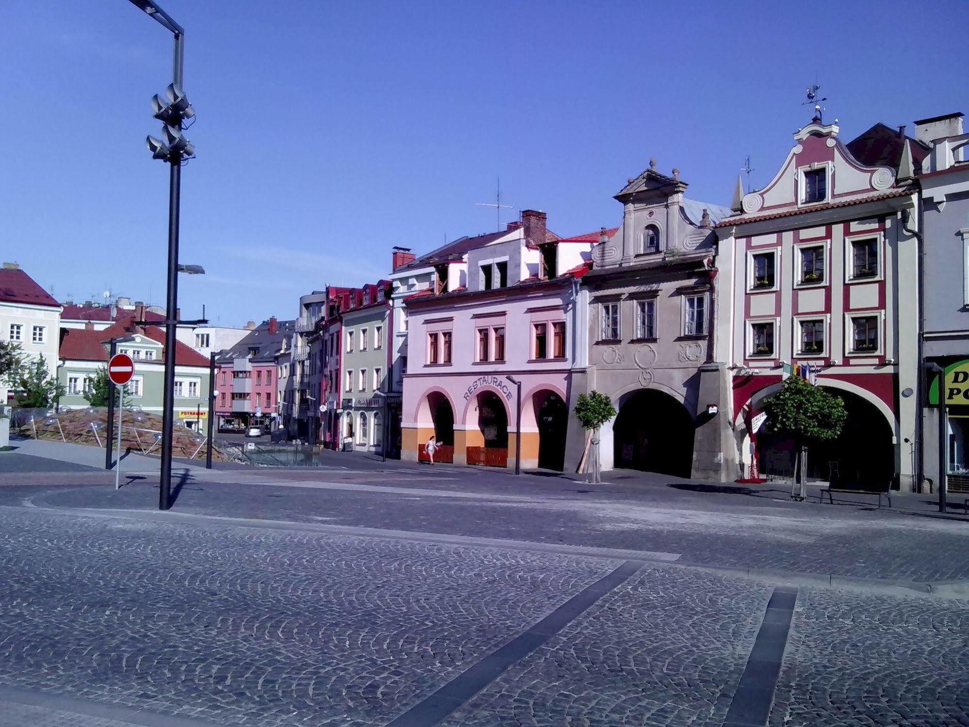 Hotel Zlaty Kohout Mlada Boleslav Bagian luar foto