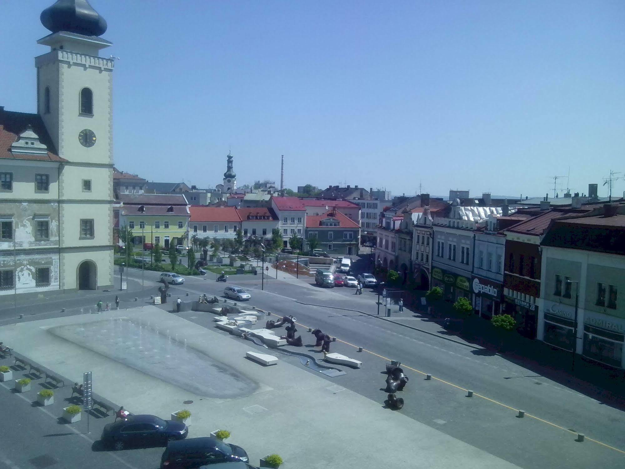 Hotel Zlaty Kohout Mlada Boleslav Bagian luar foto