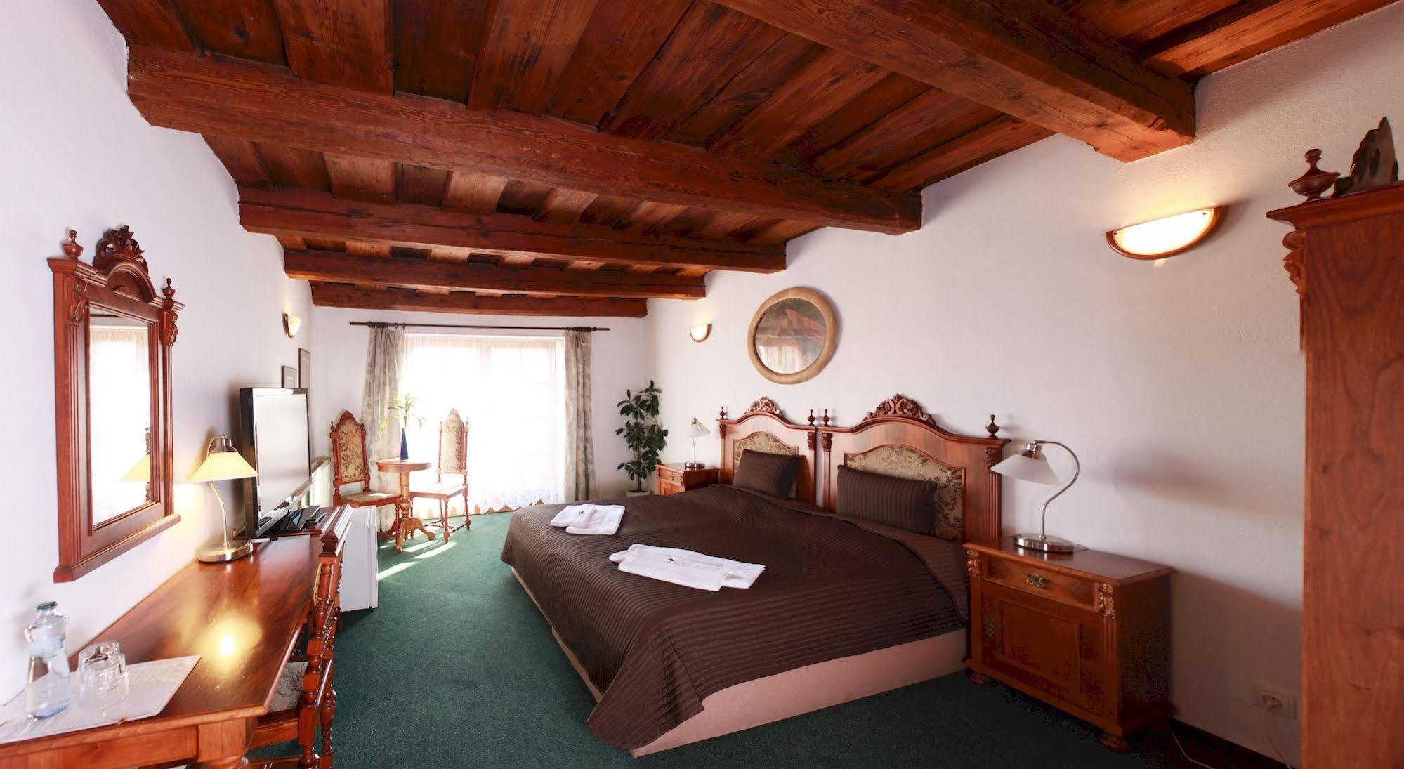 Hotel Zlaty Kohout Mlada Boleslav Bagian luar foto