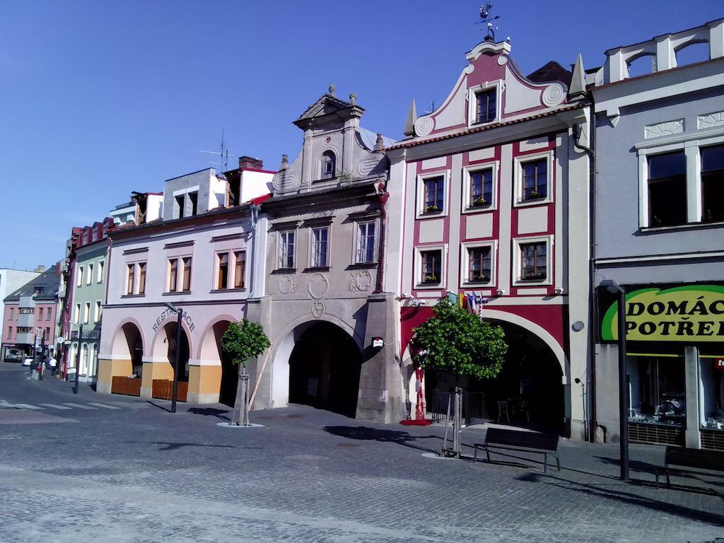 Hotel Zlaty Kohout Mlada Boleslav Bagian luar foto